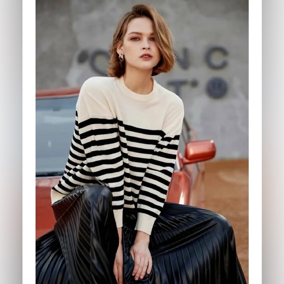 NWT $345 Vince Engineered Striped Print Wool Blend Sweater